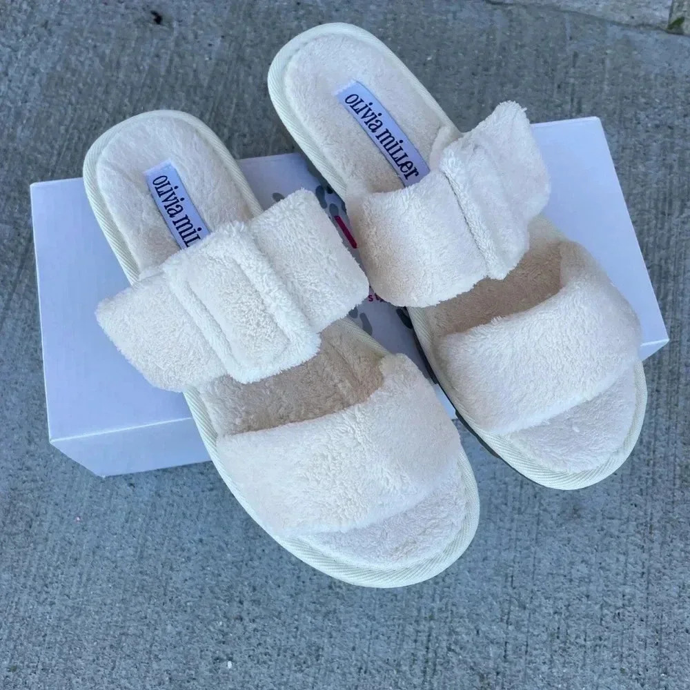 Olivia Miller Off White Beige Ivory Buckle Two Strap Slipper Sandals Size 7 NEW - Picture 2 of 6